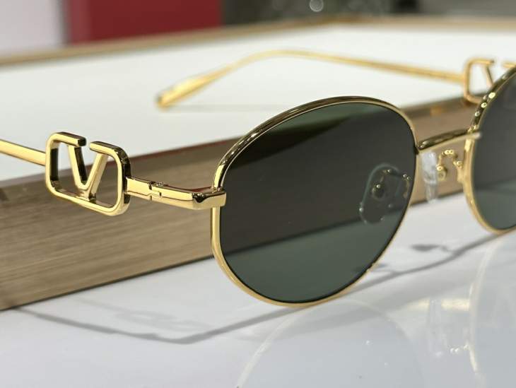 Picture of Valentino Sunglasses _SKUfw73065333fw